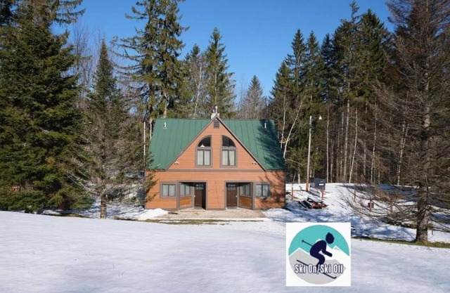 ☆ SKI ON & OFF ☆ Spruce Glen A on Great Eastern Trail w/AC, Sauna, Fireplace