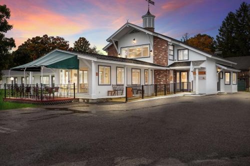 The Palmer Resort Hotel 