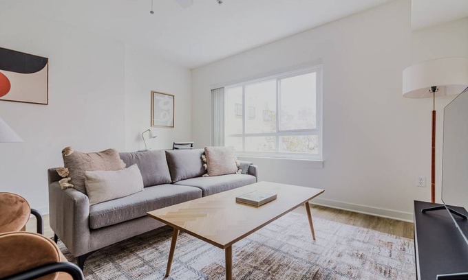 West Bellevue Apartment | 102 m² Apartment ∙ 2 bedrooms ∙ 4 guests