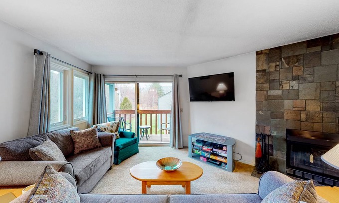 Ludlow Condo | 104 m² Condo ∙ 3 bedrooms ∙ 8 guests