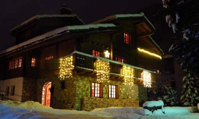 Zermatt Ski Chalet | 280 m² Chalet ∙ 4 bedrooms ∙ 8 guests