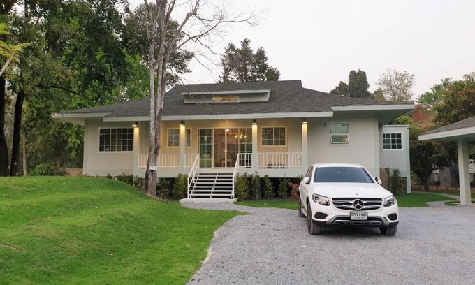 Khanong Phra Villa | 450 m² Villa ∙ 3 bedrooms ∙ 7 guests