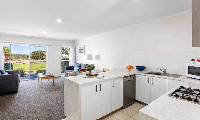 Williamstown Apartment | 83 m² Serviced apartment ∙ 3 bedrooms ∙ 6 guests