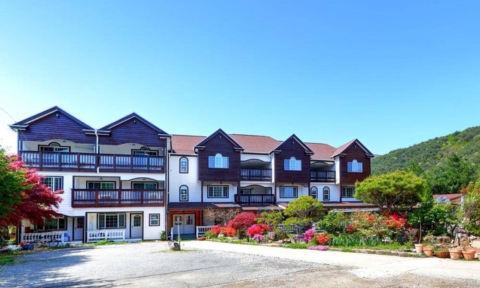 Seolcheon-myeon House | 99 m² Motel ∙ 8 guests