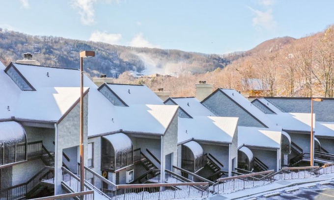 Chalet Village House | Alpine Condo & Cozy Bear Condo