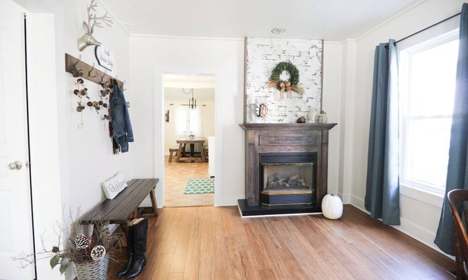 Ludlow House | Beautifully Village Home, Short Walk to Restaurants, Shops, On Shuttle Route