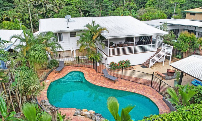 Edge Hill House | Botanica View – Spacious Edge Hill Home with Pool and Views