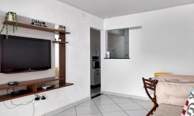 Centro House | Casa com garagem e churrasqueira a 5 minutos da Praia Grande