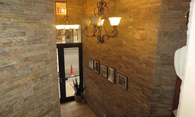 Greektown Hostel | Chicago Parthenon Hostel