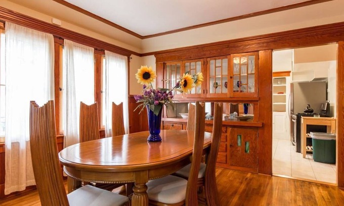 Hollywood House | Classic Craftsman Home in the heart of Hollywood Location Location Since 2014.