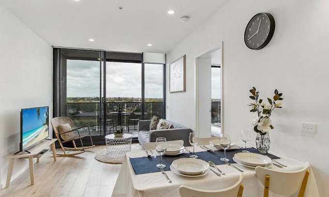 St Kilda Apartment | Cosy apartment walking distance from everything