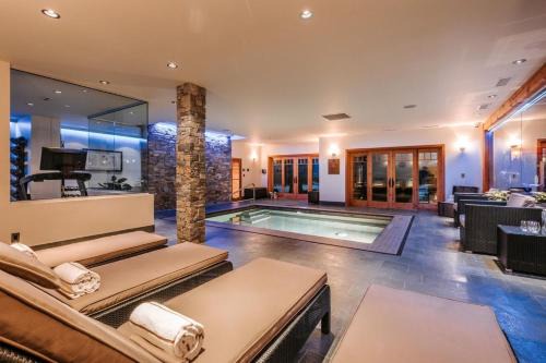 Revelstoke Ski Chalet | Luxury heli-ski chalet