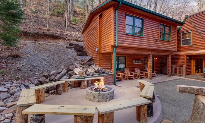 Chalet Village Cabin | So many bedrooms! Gatlinburg's best group cabin! Fire pit/hot tub/game room!