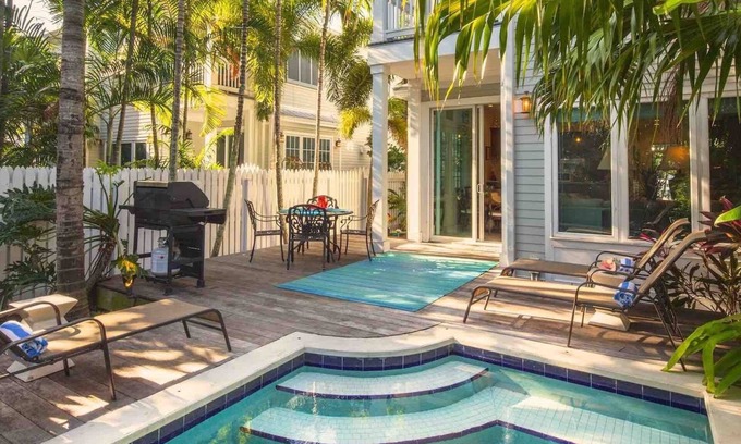 Old Town House | *THE SMILING IBIS @ OLD TOWN* Home & Pool Near Duval + LAST KEY SERVICES.