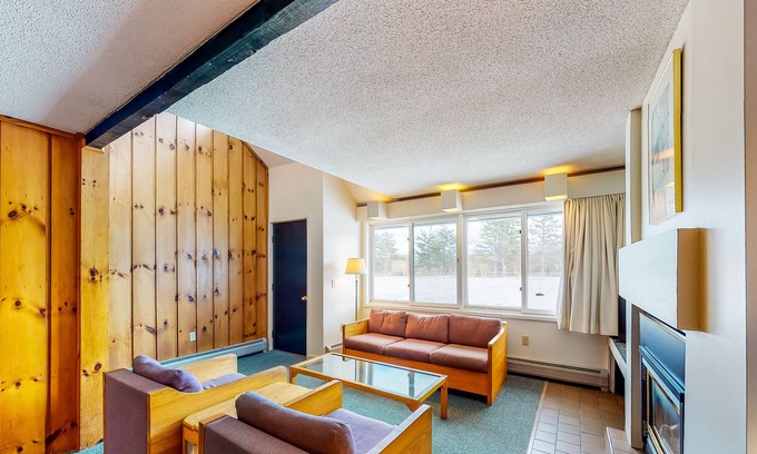 Stowe Area Condo | Village Green Condo - Shared Pool, Hot Tub & Tennis, High-Speed WiFi & Fireplace