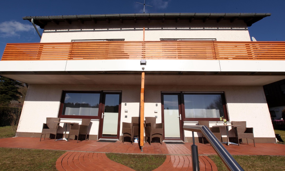 Hildfeld Apartment | "Relax in a heath village: cozy vacation apartment with a view of the mountains!"