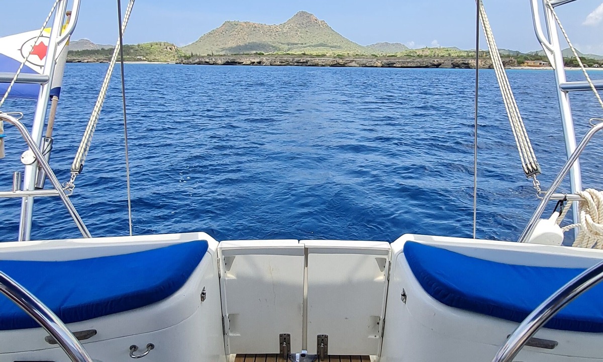 Kralendijk Boat Rental | Stay on Sail! Live-aboard on Bonaire Unique way of Staying on the Island
