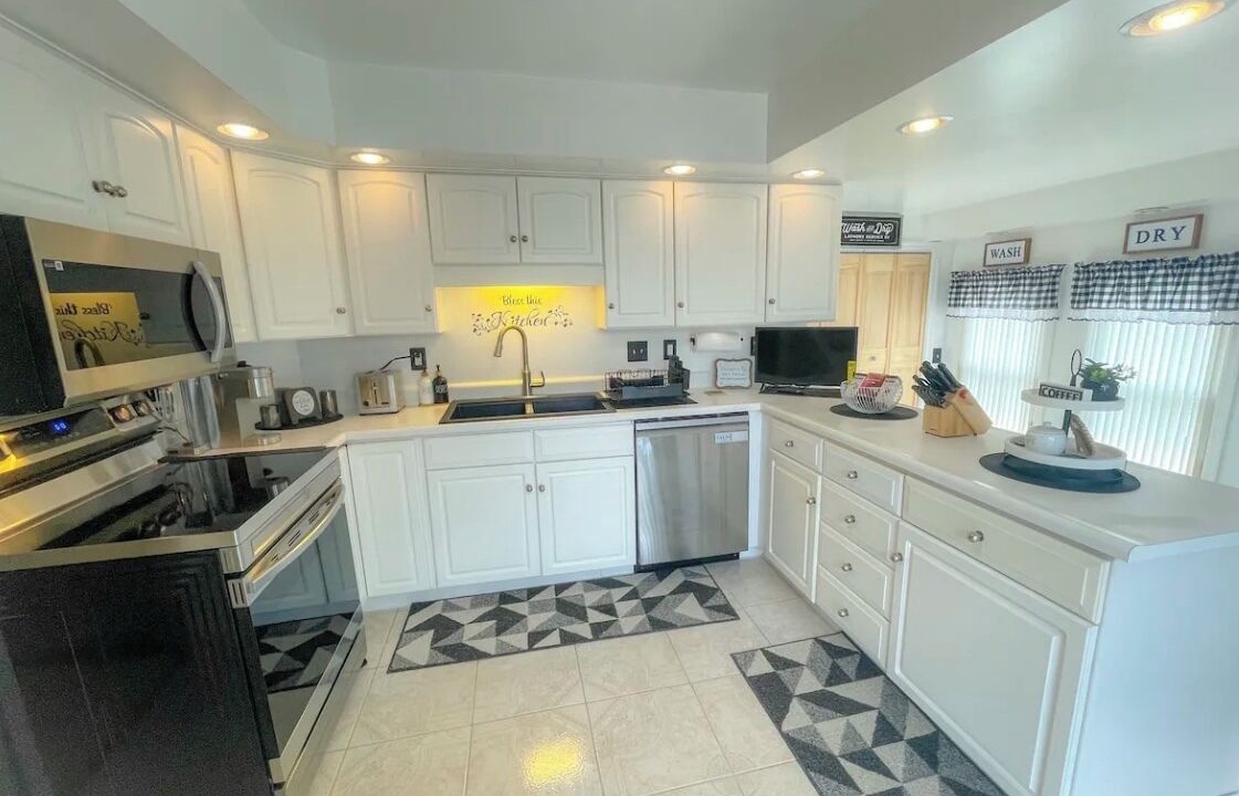 Williamsport Apartment | Beautiful 2nd Floor Cozy 2 Bedroom Unit with game room.