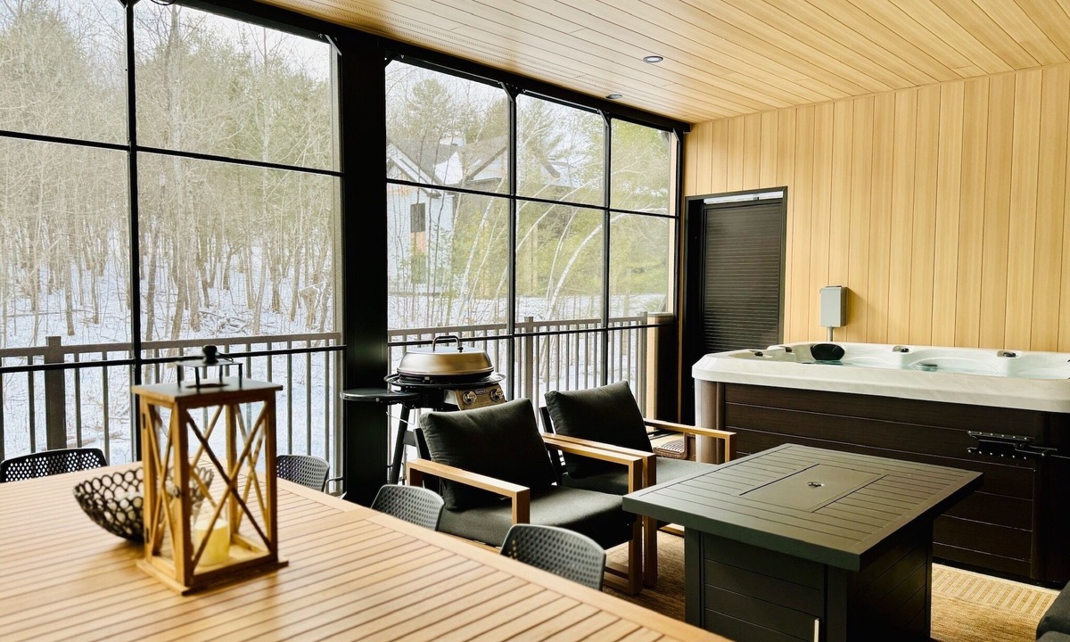 Orford Apartment | Chic Ibiza, SPA, Foyer, Montagne