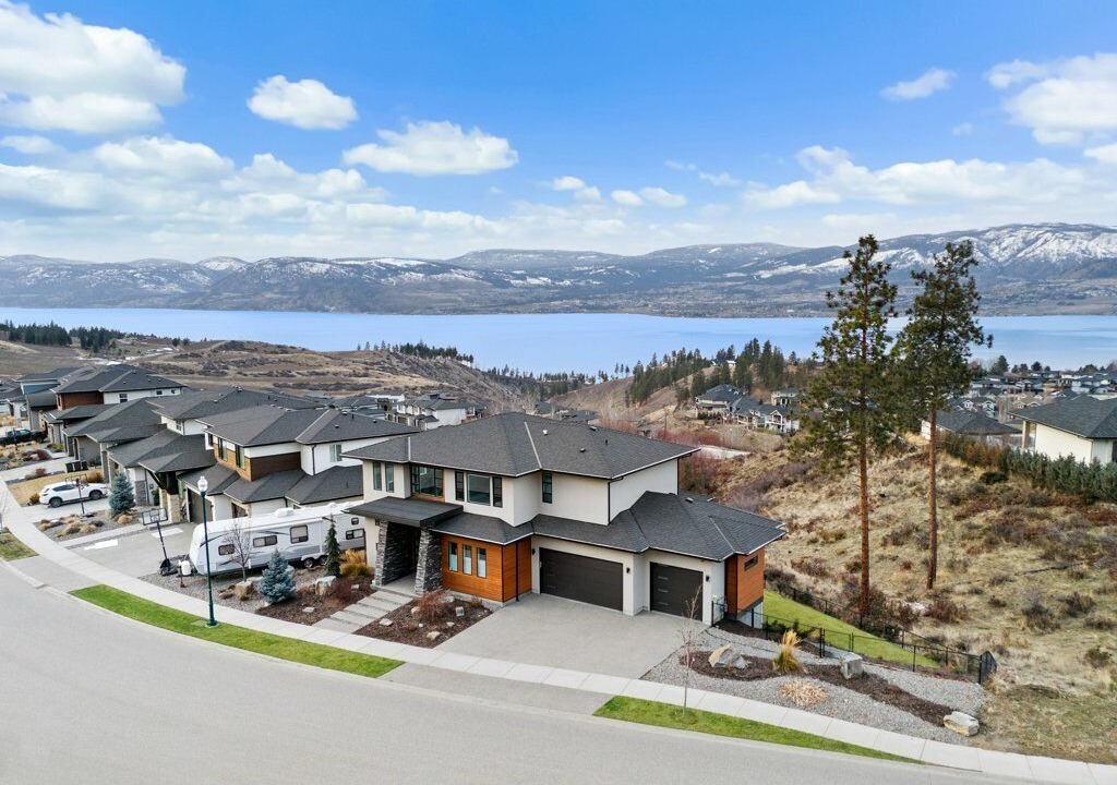 Southwest Mission House | Lakeview mountainside retreat with 3 bedrooms, WiFi in heavenly Kelowna