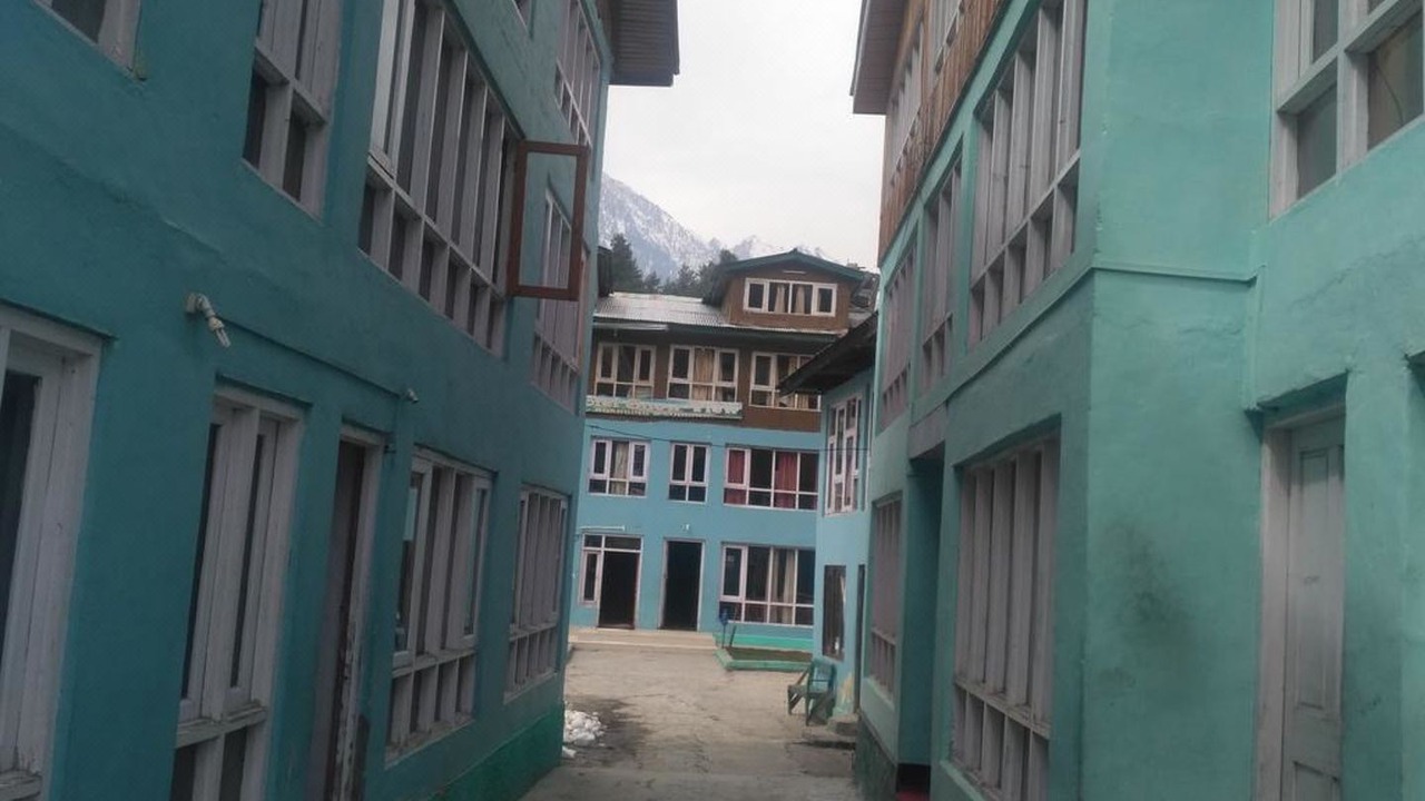 Photo of Buildings in Laripora