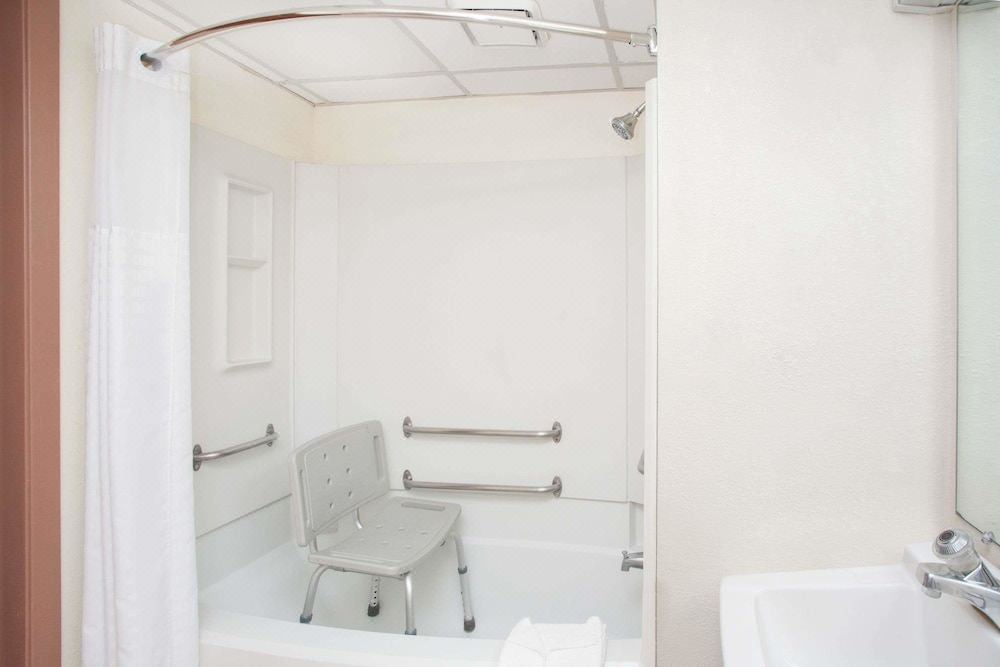 Photo of Bathroom in Addison