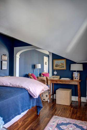 Photo of Bedroom in Skaneateles Historic District
