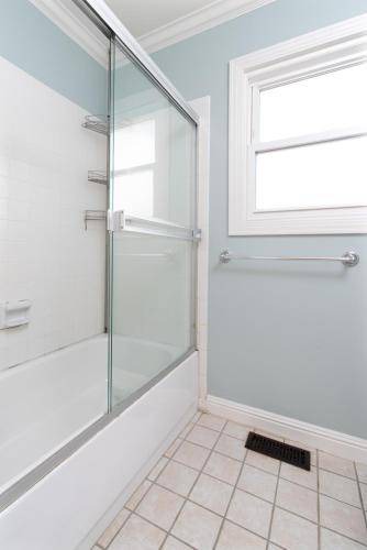 Photo of Bathroom in West Menlo Park