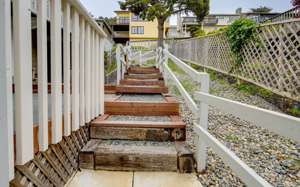 Photo of Patio Balcony in Edgemar - Pacific Manor