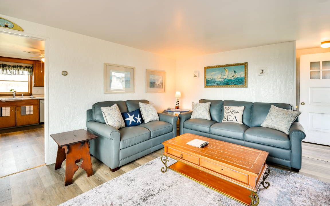 Photo of Livingroom in Niantic