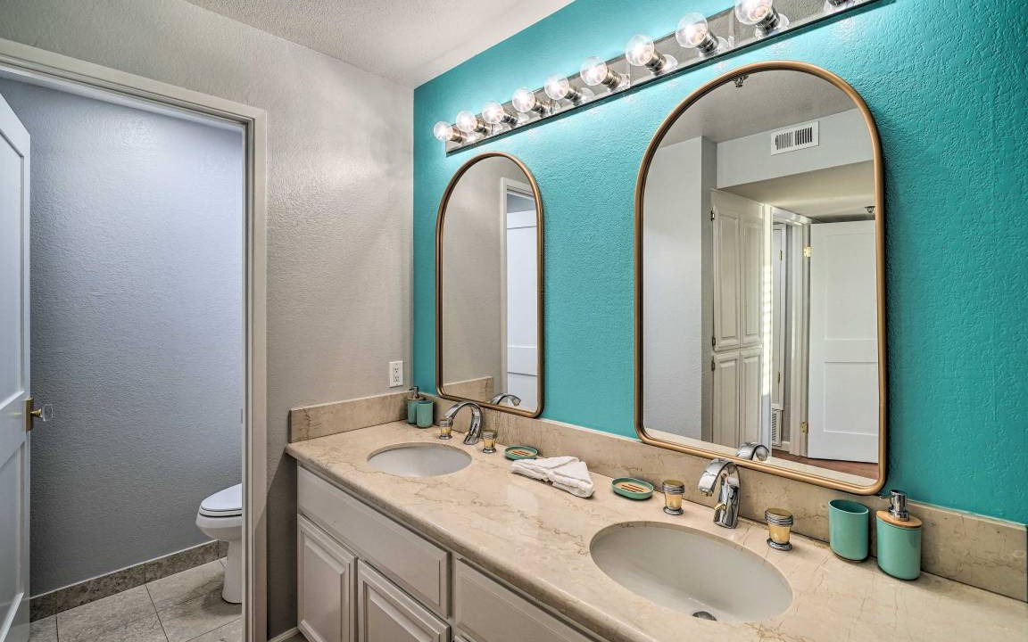 Photo of Bathroom in Edgemar - Pacific Manor