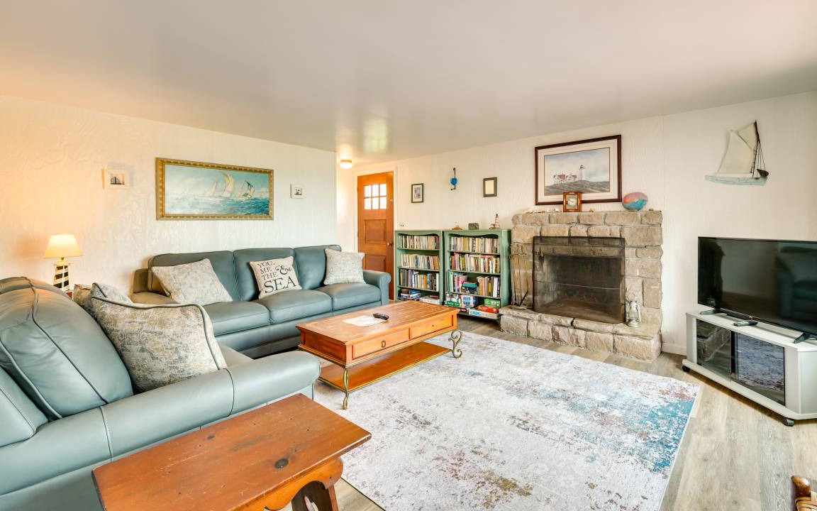 Photo of Livingroom in Niantic