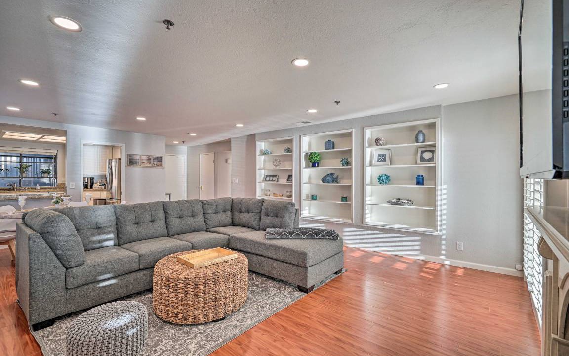 Photo of Livingroom in Edgemar - Pacific Manor