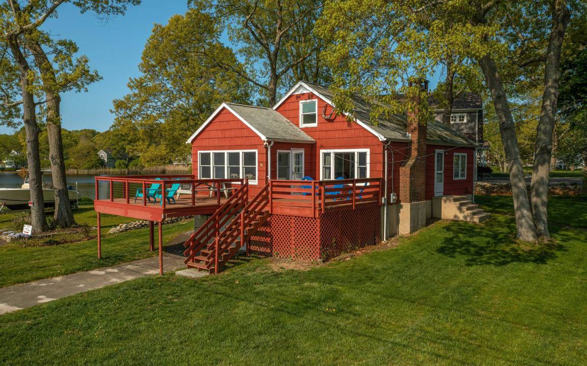 Photo of Buildings in Niantic