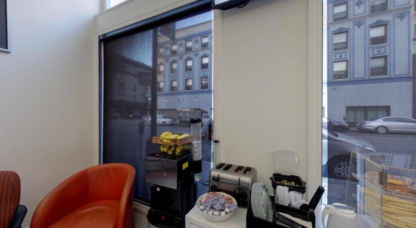 Photo of Livingroom in Tenderloin