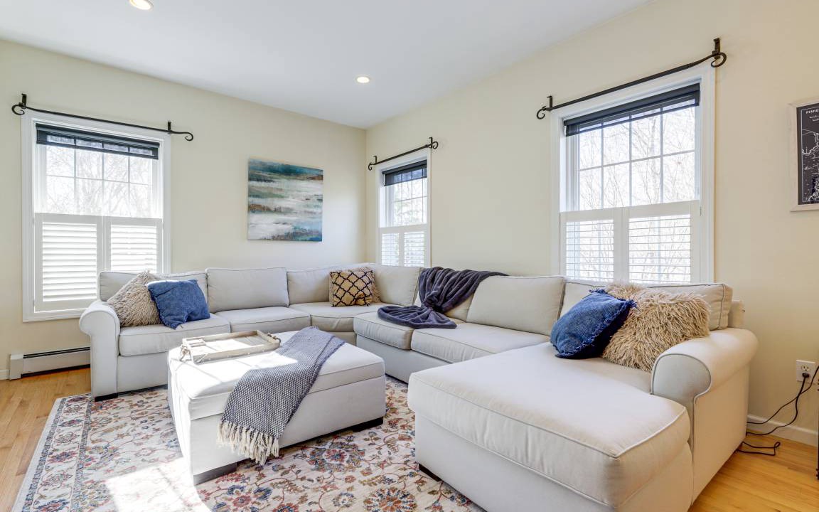 Photo of Livingroom in Old Mystic