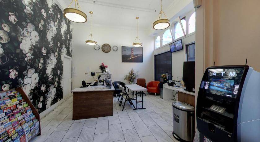 Photo of Livingroom in Tenderloin