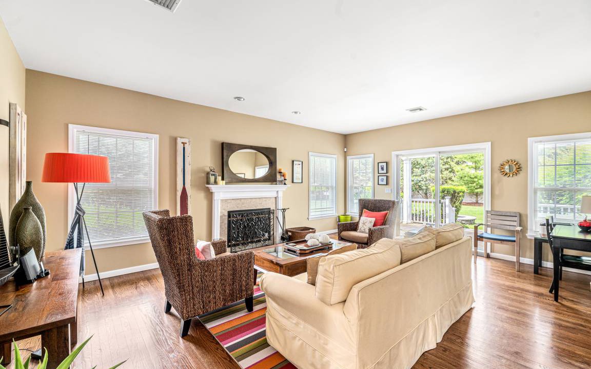 Photo of Livingroom in Town of Southold Town