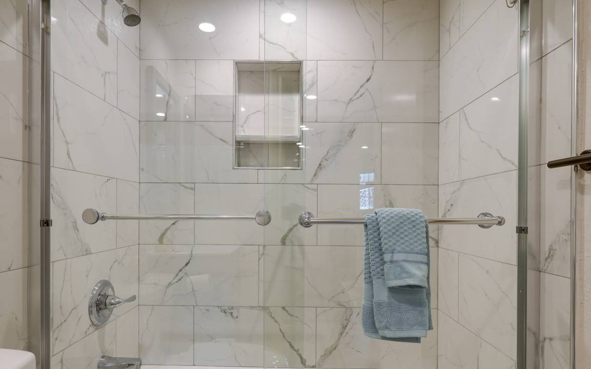 Photo of Bathroom in Edgemar - Pacific Manor