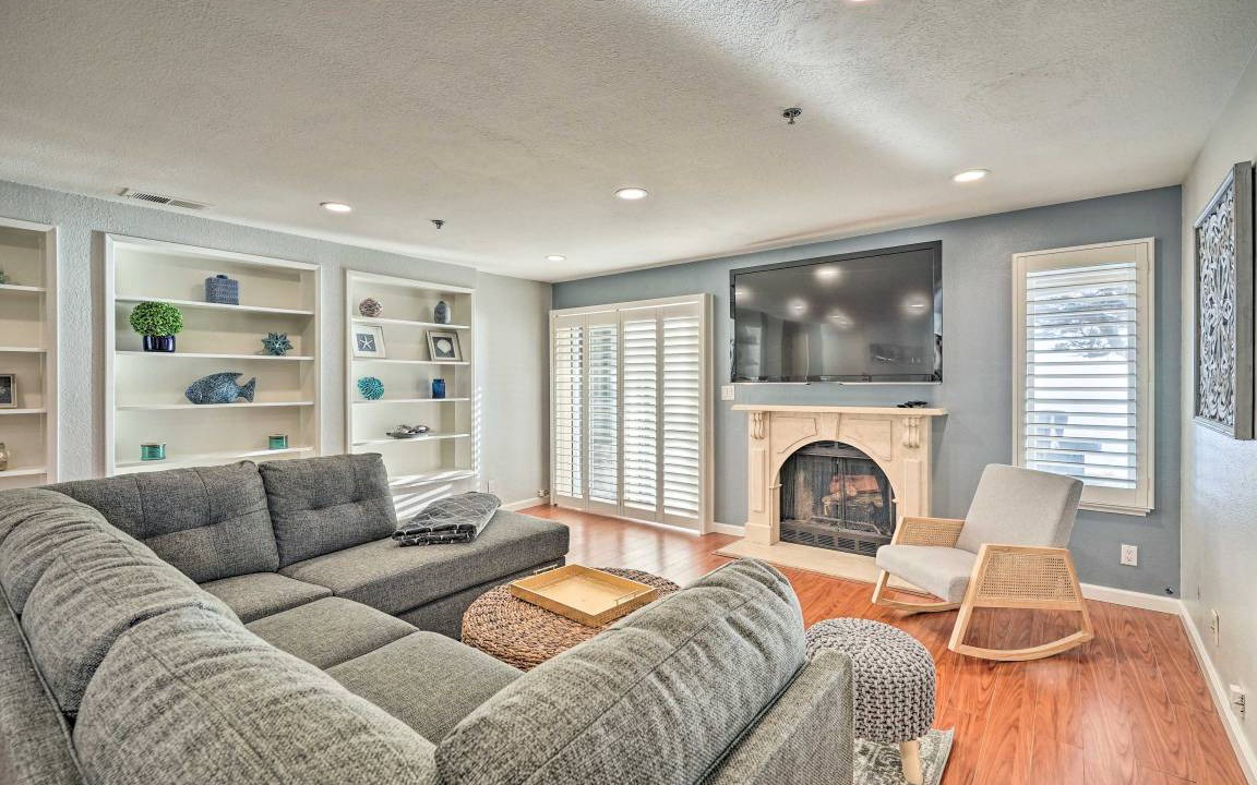 Photo of Livingroom in Edgemar - Pacific Manor