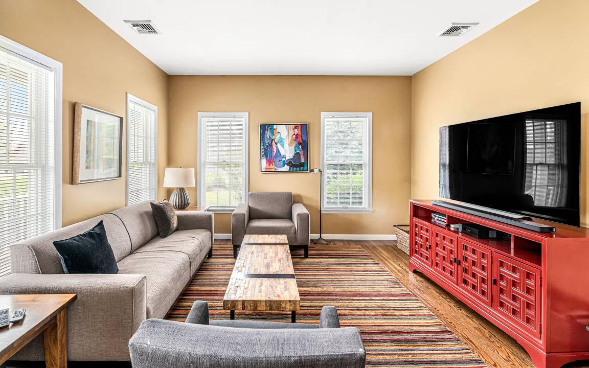 Photo of Livingroom in Town of Southold Town
