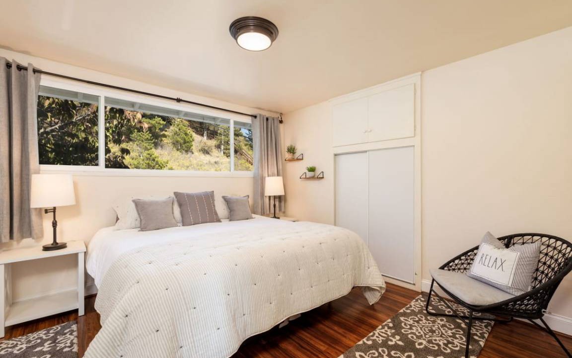 Photo of Bedroom in Linda Mar