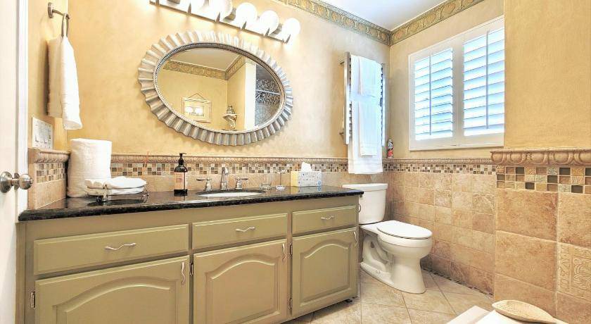 Photo of Bathroom in North of Wilshire