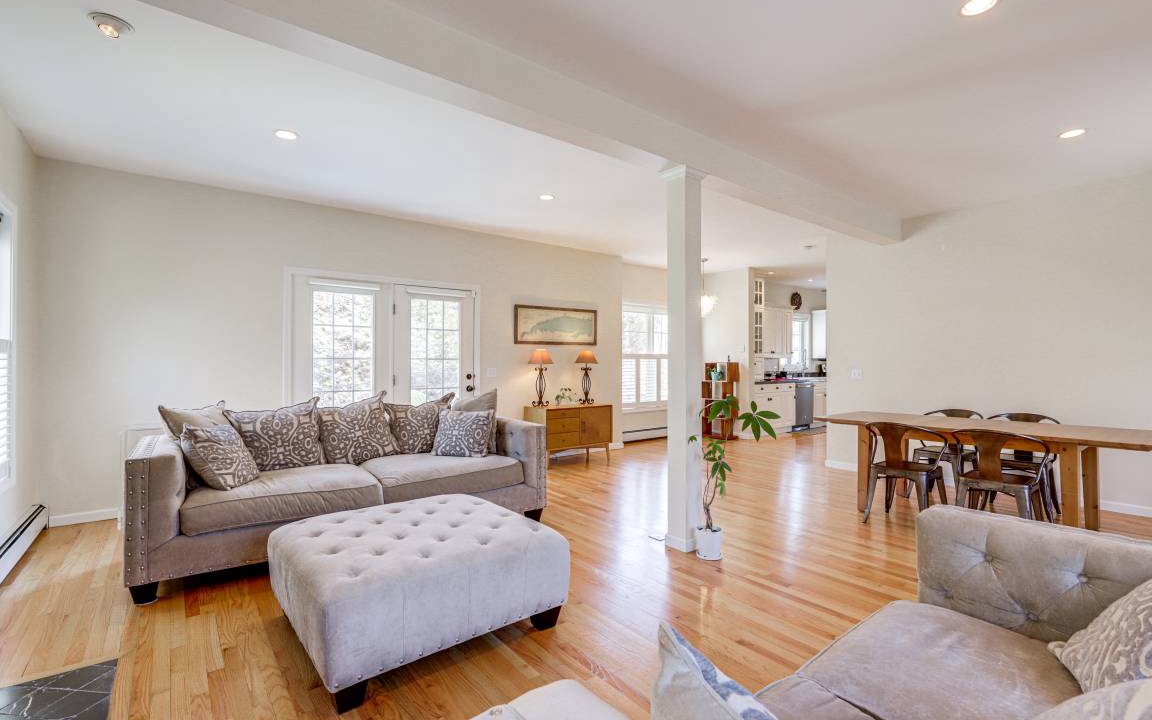 Photo of Livingroom in Old Mystic