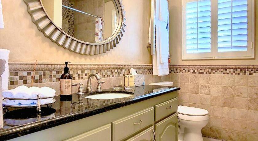 Photo of Bathroom in North of Wilshire