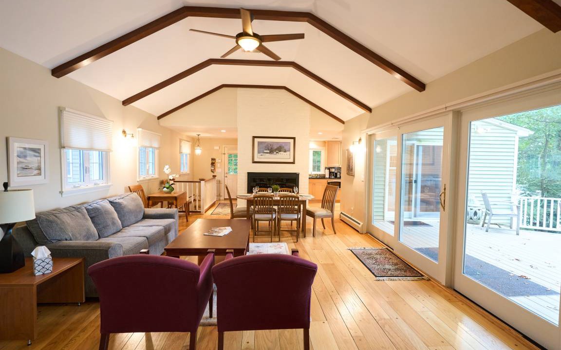 Photo of Livingroom in Lake Pocotopaug