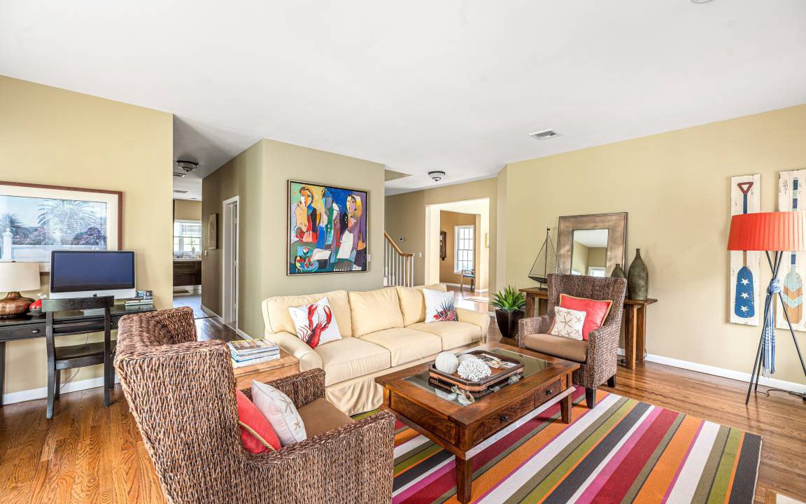 Photo of Livingroom in Town of Southold Town