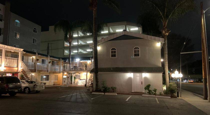 Photo of Buildings in Sherman Oaks
