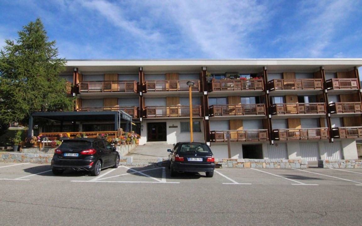 Photo of Buildings in Jeux