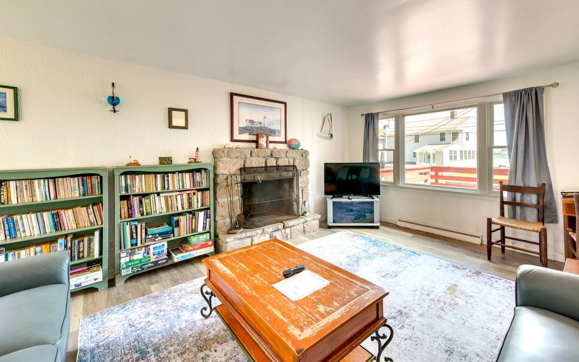 Photo of Livingroom in Niantic